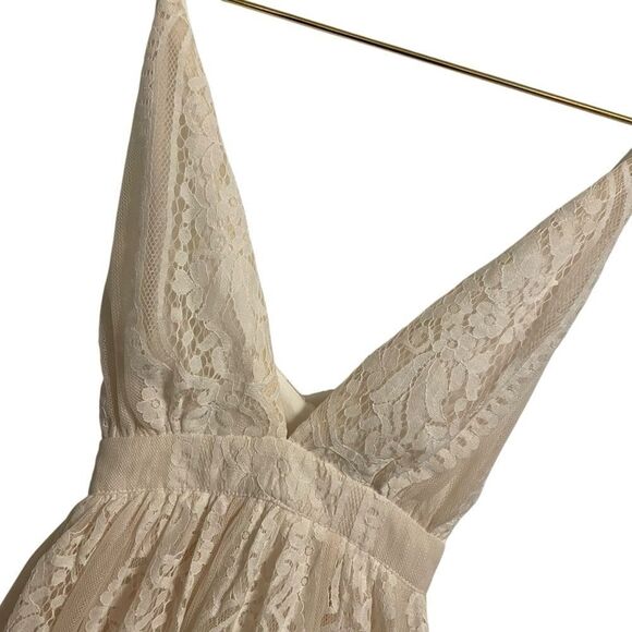 Aakaa Ivory Cream Deep Plunge Cross Back Lace Maxi Dress Size MED NWT - Picture 2 of 7